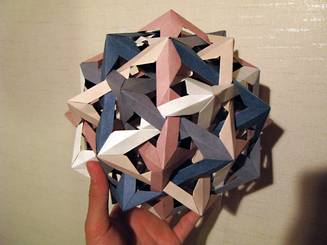 Isohedral Rhombohedra_Grünbaum_60#12_3-fold.jpg